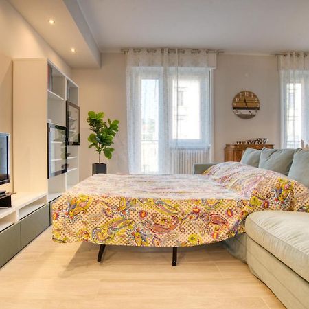 CaseOspitali - CASA JANAS - super trilocale in zona prestigiosa a Milano Esterno foto